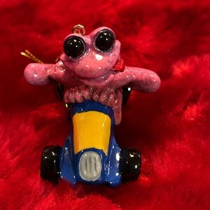 Vintage “Hot Rod “ Kitty’s Critters Charming Pink Frog Ornament on Blue car